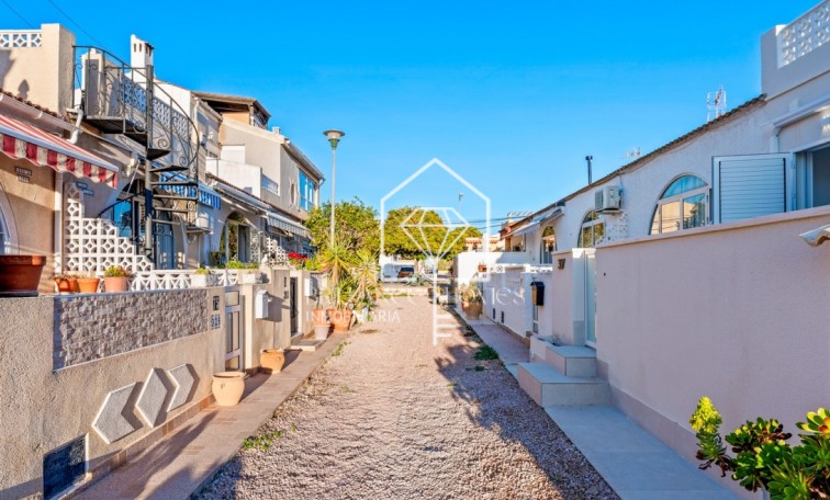 Resale - Townhouse - La Siesta