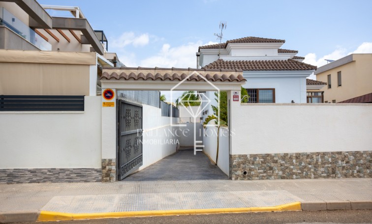 Segunda mano - Detached villa - Los Montesinos - La Herrada