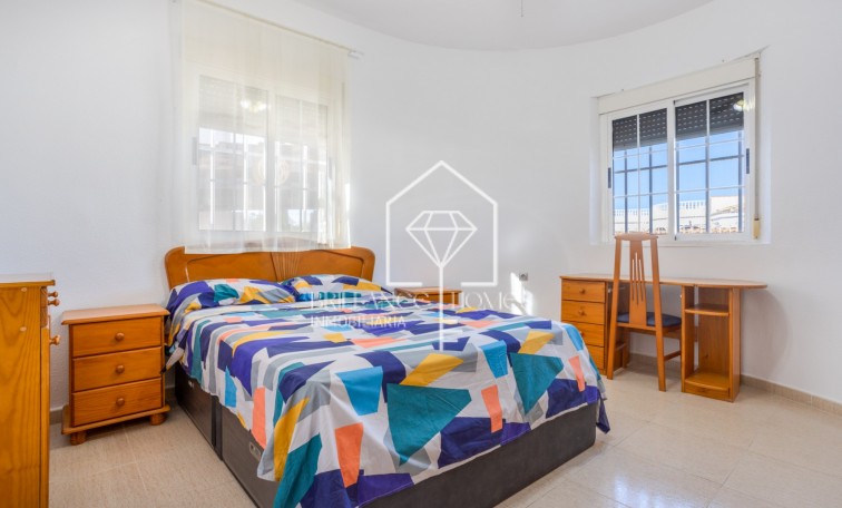 Segunda mano - Detached villa - Torrevieja - Urbanización San Luis