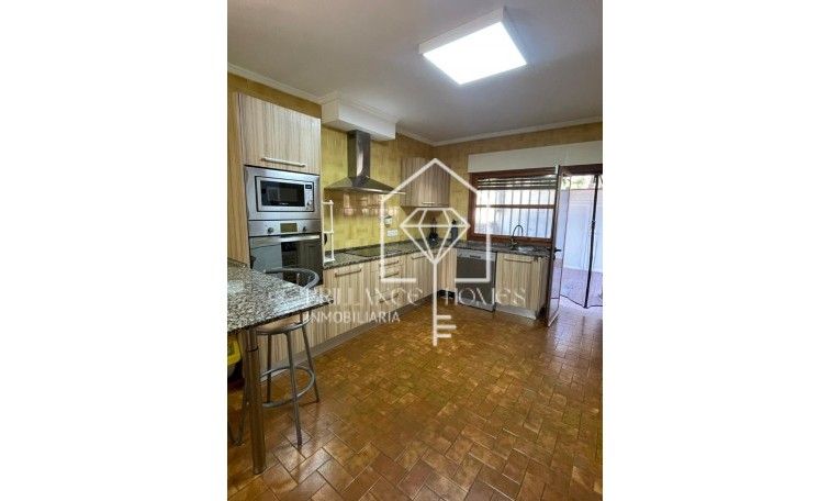 Alquiler a largo plazo - Chalet - Santa Pola