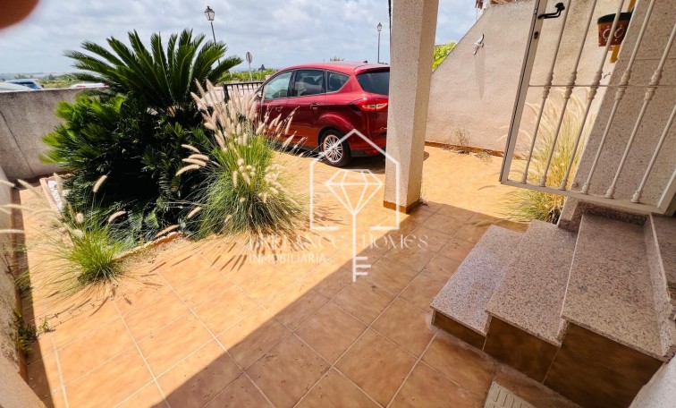 Resale - Townhouse - Daya Nueva