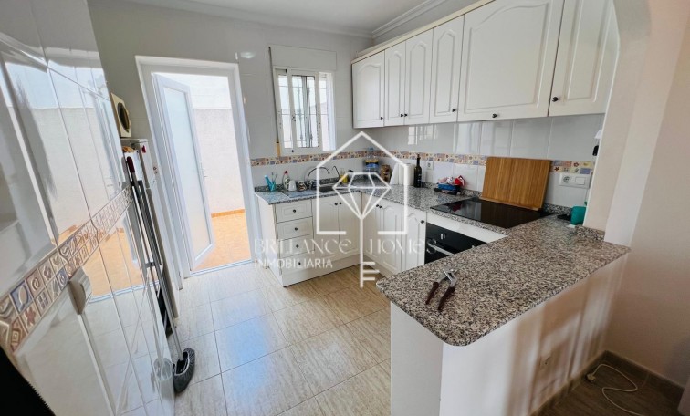 Resale - Townhouse - Daya Nueva