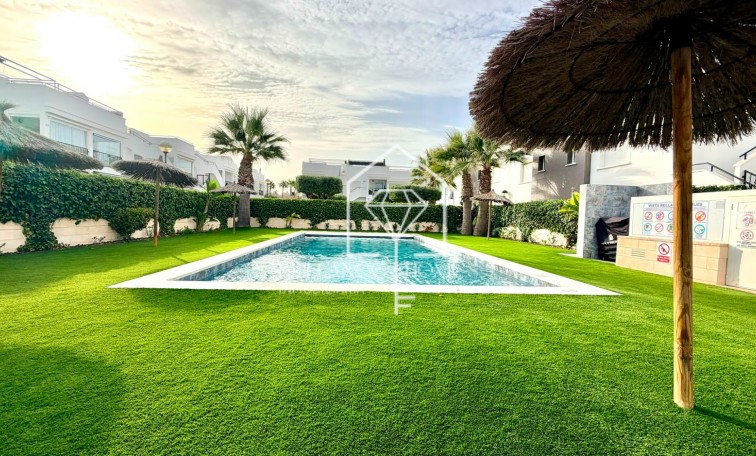 Sale - Apartment / flat - Torrevieja - Aguas Nuevas
