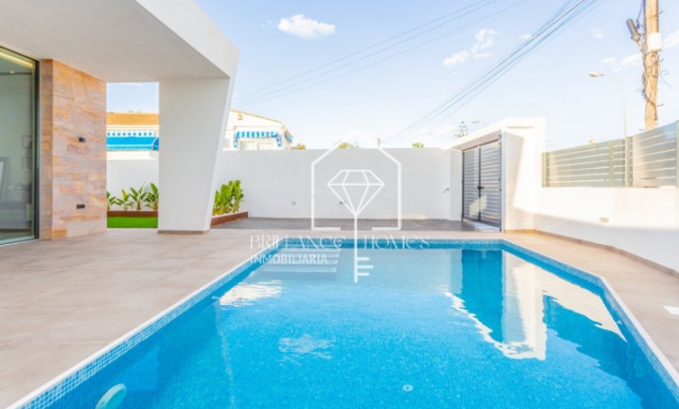 Obra nueva - Villa - Torrevieja