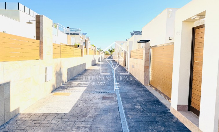 Resale - Semi Detached Villa - Los Montesinos - La Herada