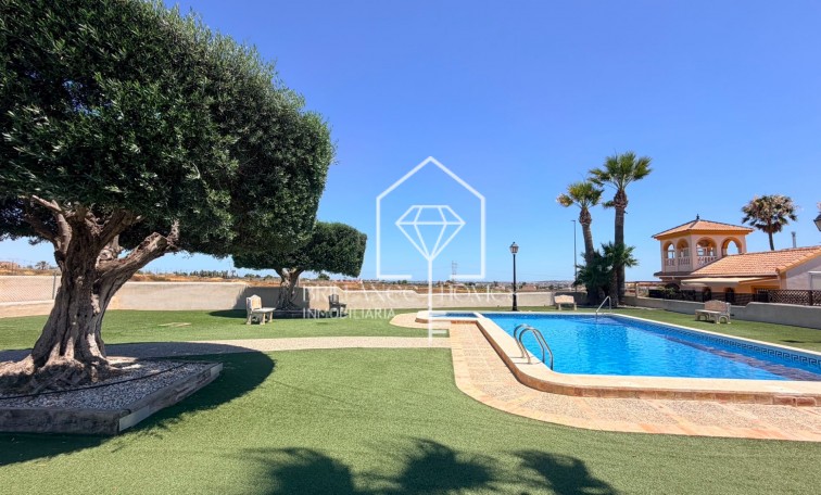 Segunda mano - Semi Detached Villa - Los Montesinos - Urbanizacion montesol