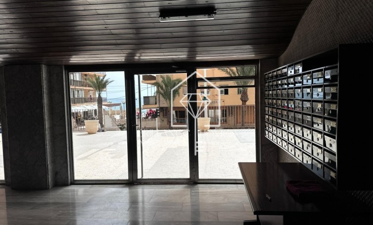 Resale - Wohnung - Los Arenales del Sol - Arenales