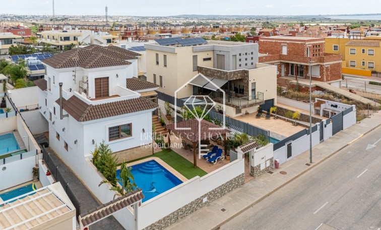 Sale - Detached villa - Los Montesinos - La Herrada