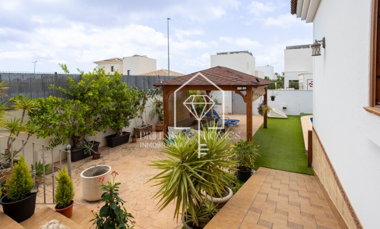 Sale - Detached villa - Los Montesinos - La Herrada