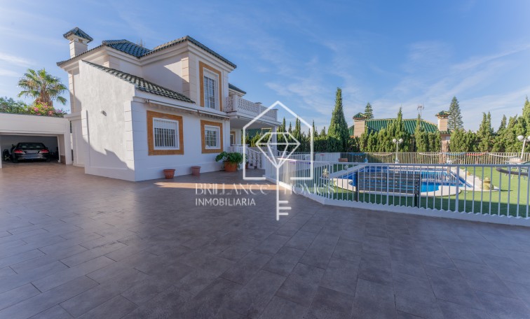 Segunda mano - Chalet - Los Arenales del Sol - Arenales