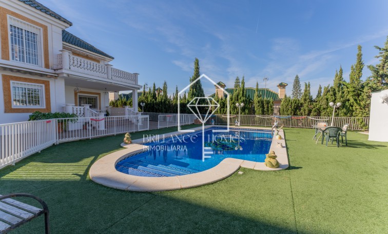 Segunda mano - Chalet - Los Arenales del Sol - Arenales