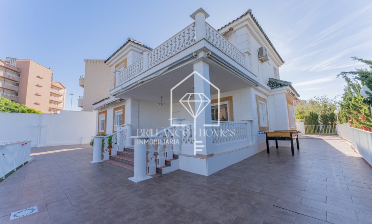 Segunda mano - Chalet - Los Arenales del Sol - Arenales