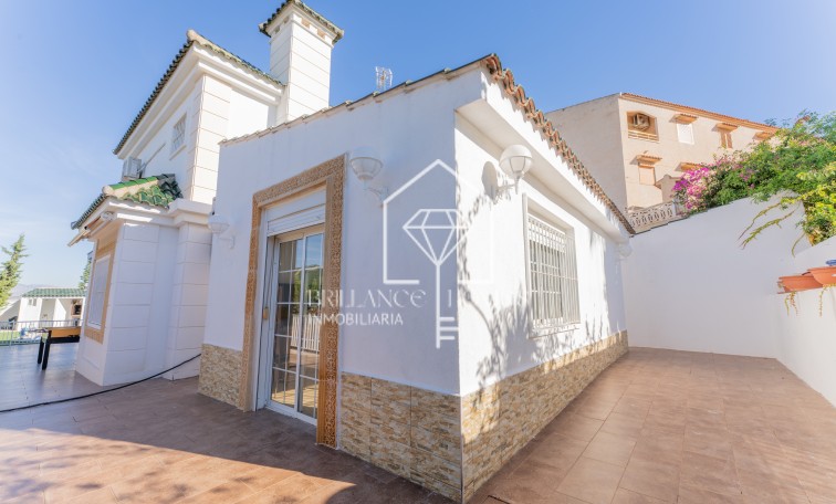 Segunda mano - Chalet - Los Arenales del Sol - Arenales