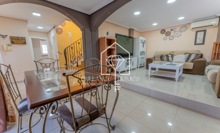 Segunda mano - Chalet - Los Arenales del Sol - Arenales