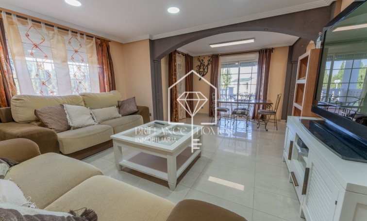 Segunda mano - Chalet - Los Arenales del Sol - Arenales