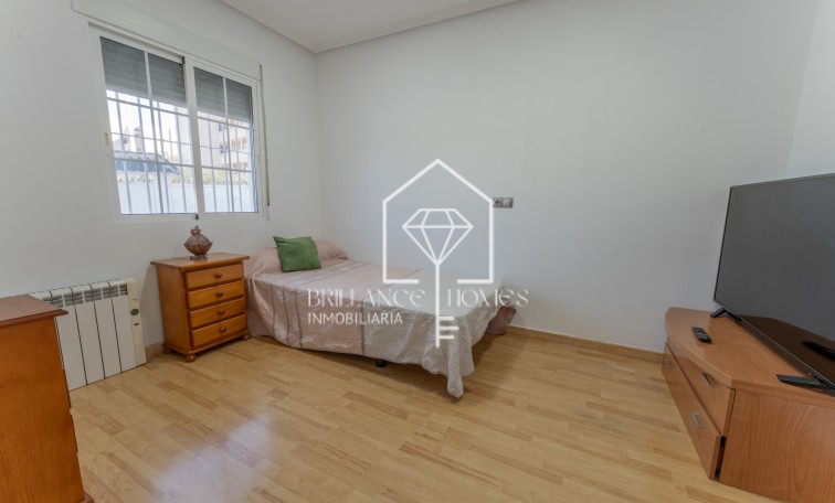 Segunda mano - Chalet - Los Arenales del Sol - Arenales