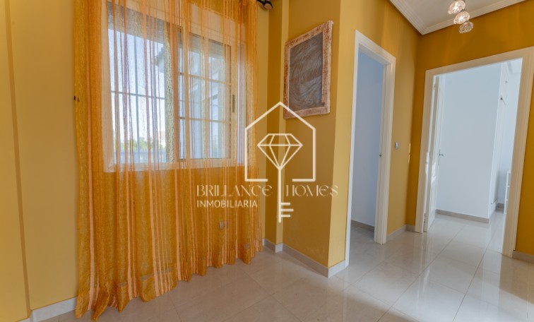 Segunda mano - Chalet - Los Arenales del Sol - Arenales