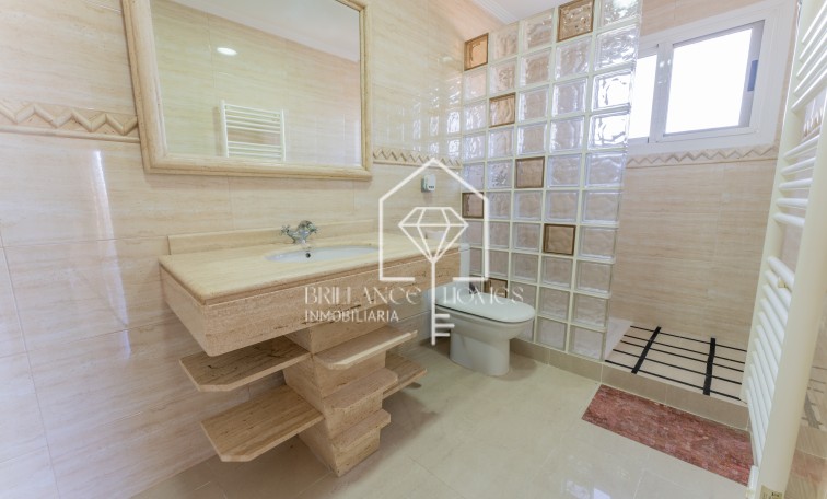 Segunda mano - Chalet - Los Arenales del Sol - Arenales