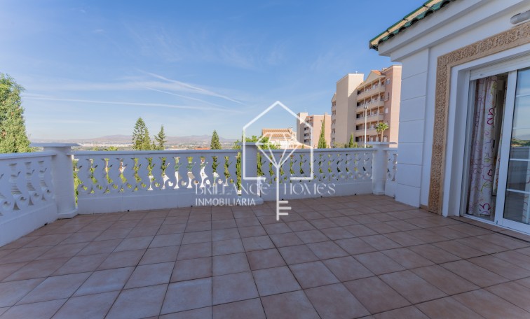 Segunda mano - Chalet - Los Arenales del Sol - Arenales