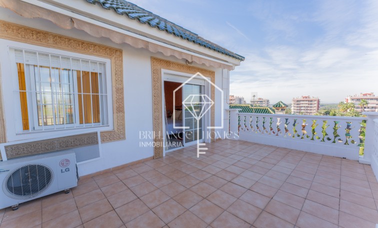 Segunda mano - Chalet - Los Arenales del Sol - Arenales