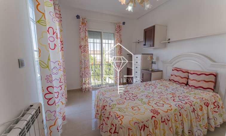 Segunda mano - Chalet - Los Arenales del Sol - Arenales