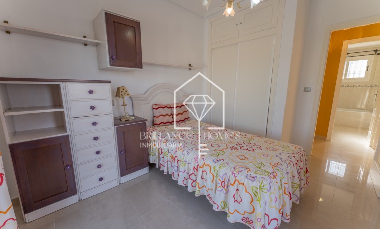 Segunda mano - Chalet - Los Arenales del Sol - Arenales