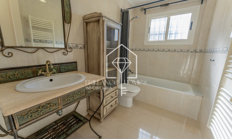 Segunda mano - Chalet - Los Arenales del Sol - Arenales