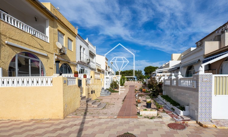 Segunda mano - Terraced house / Townhouse - Torrevieja - La Siesta