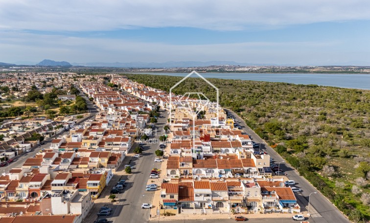 Segunda mano - Terraced house / Townhouse - Torrevieja - La Siesta