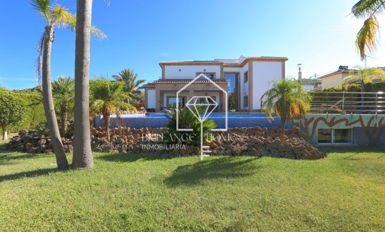 Sale - Villa - Jávea