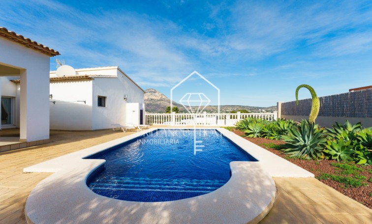Resale - Villa - Jávea
