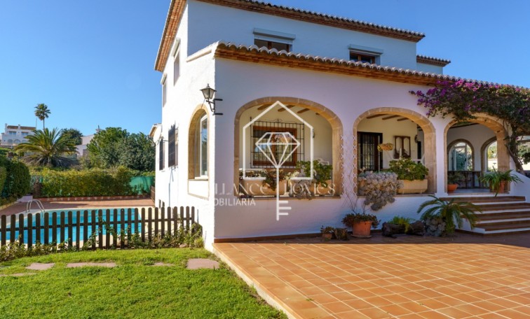 Sale - Villa - Jávea