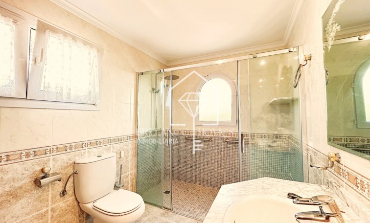 Wynajem długoterminowy - Willa - Jávea