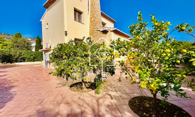 Wynajem długoterminowy - Willa - Jávea