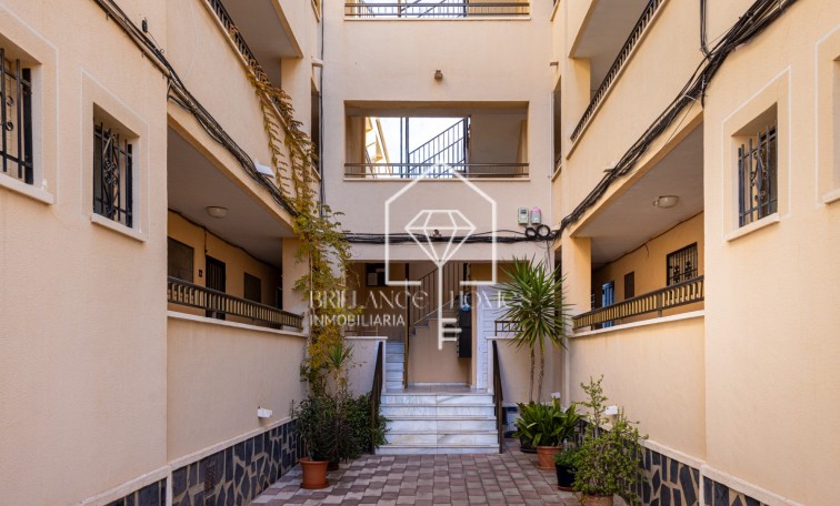 Resale - Apartment flat - Torrevieja - La Siesta